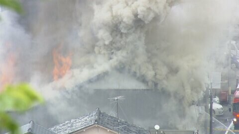 住宅火災 焼け跡から遺体　独り暮らしの高齢女性か
