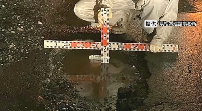 道路が陥没　松本市　提供：長野県松本建設事務所