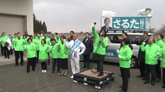 与野党の国会議員や県議らが駆け付けた出陣式