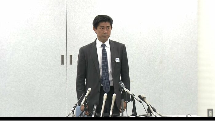 銃撃事件を受けて会見する奈良県警の鬼塚友章本部長(当時)2022年7月8日