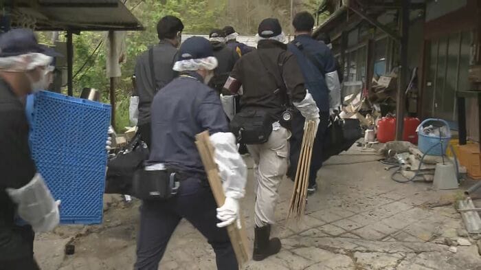 警視庁による家宅捜索