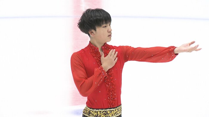 東北・北海道選手権ジュニア男子優勝の堀野伊織。ショートは真っ赤な衣装で登場