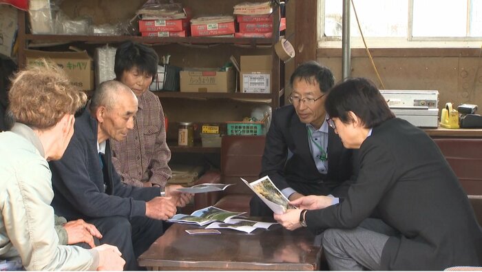 農家の方々から被災状況の説明を受けられた 4月18日