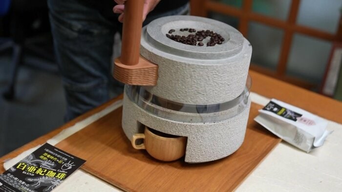 小和清水石のコーヒー用の石臼
