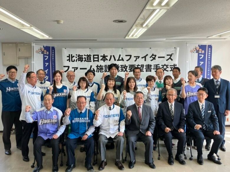 【ファイターズ2軍誘致がヒートアップ】恵庭市議21人が全会一致で原田市長に”猛プッシュ”2軍誘致で「雇用創出や観光振興に大きな効果」江別・苫小牧との誘致レース大詰め｜FNNプライムオンライン