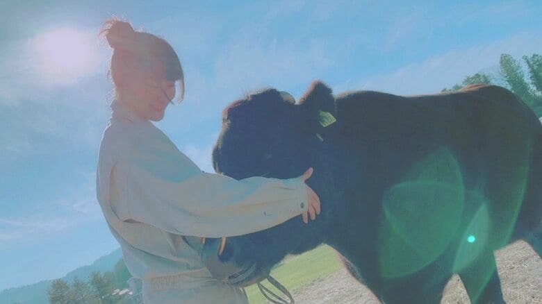 牛に青春捧げる女子高生…「コロナ休校」で大好きな牛に会えない時間に見つめなおした将来の夢