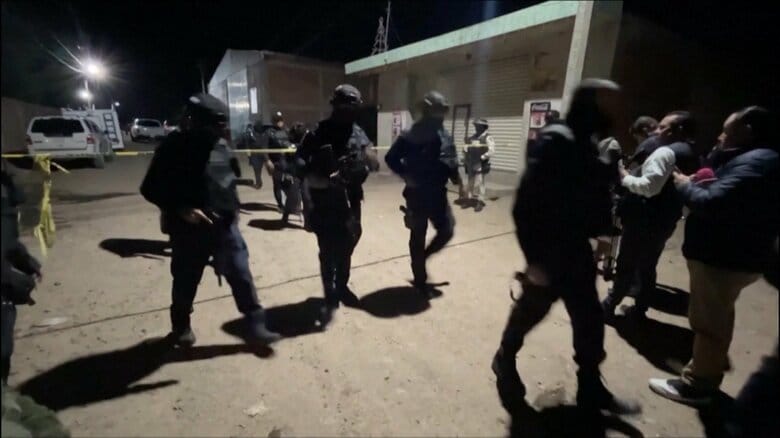 サッカーの試合中に武装集団が銃撃…11人死亡12人負傷　負傷者には子どもや女性も　メキシコ｜FNNプライムオンライン