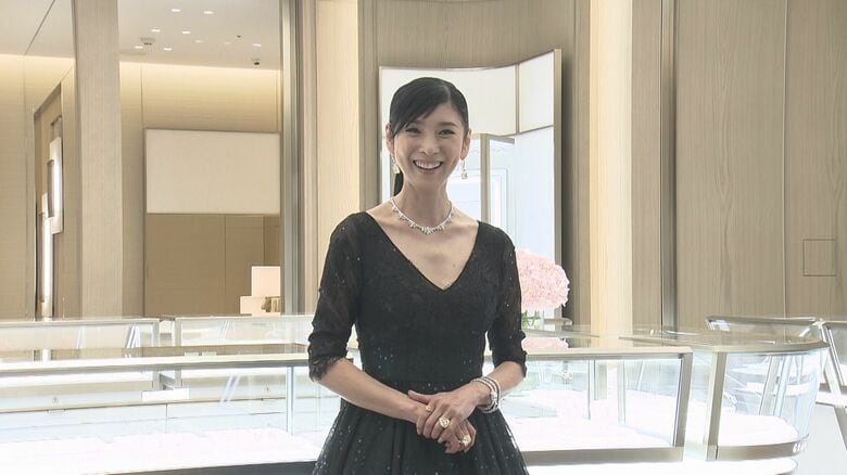 総額10億円のダイヤ身に着け…黒木瞳さんが高級宝石店のセレモニーに登場「こんなに光栄なことはない」｜FNNプライムオンライン