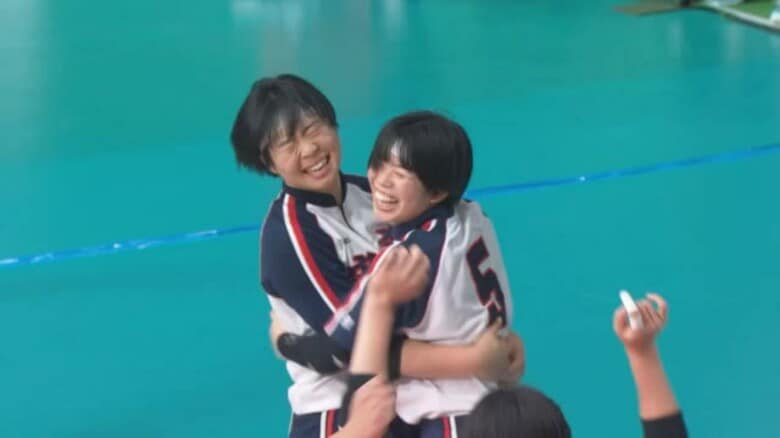 【春の高校バレー】島根県女子代表の安来が初戦突破！前年度大会ベスト８の旋風再びなるか｜FNNプライムオンライン