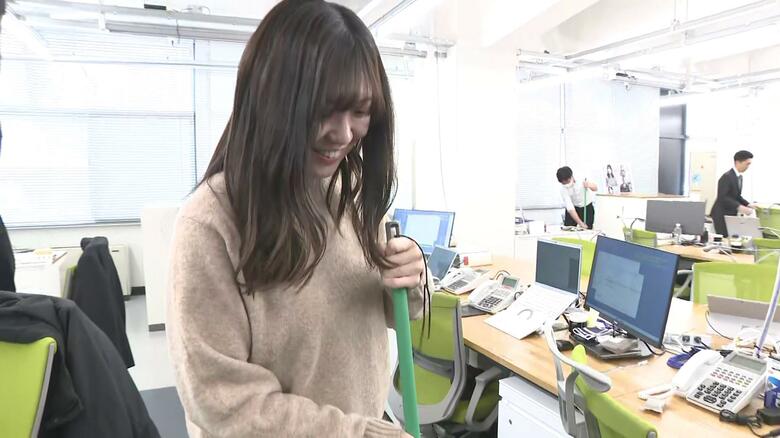 広島県庁で仕事納め　県外流出対策の部署は最後まで大忙し　新キャンペーン「それ、広島で。」もスタート｜FNNプライムオンライン