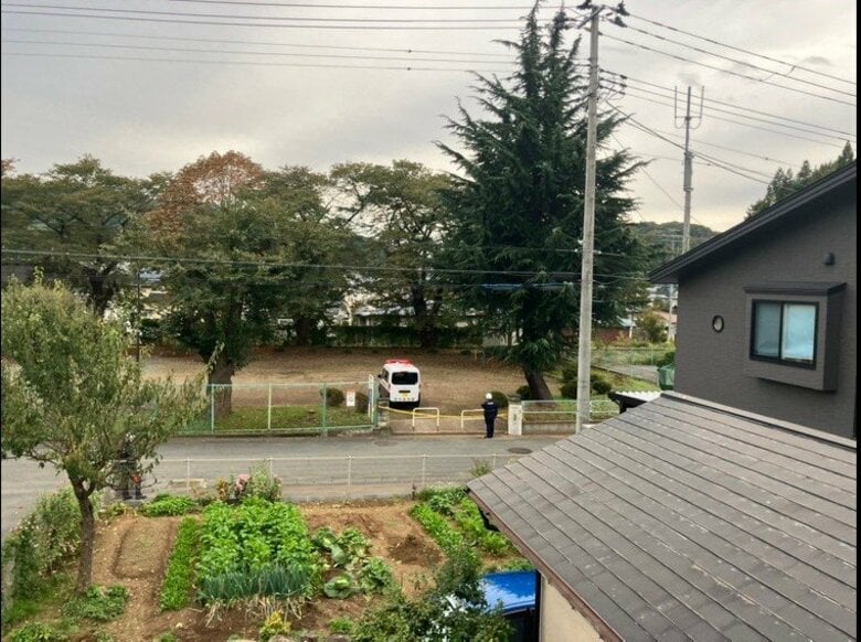 【速報】児童公園にクマが2頭居座る　公園周辺を規制し警戒　岩手県盛岡市　｜FNNプライムオンライン