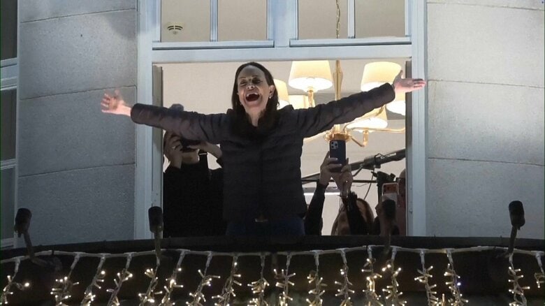 ノーベル平和賞受賞のベネズエラ野党指導者…マチャド氏がノルウェーの首都オスロに到着　支持者から大歓声　授賞式前日に出国｜FNNプライムオンライン