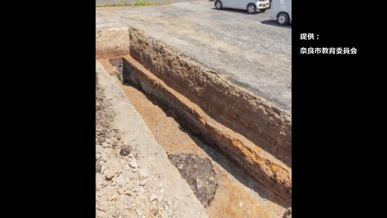 発掘調査の様子　提供：奈良市教育委員会