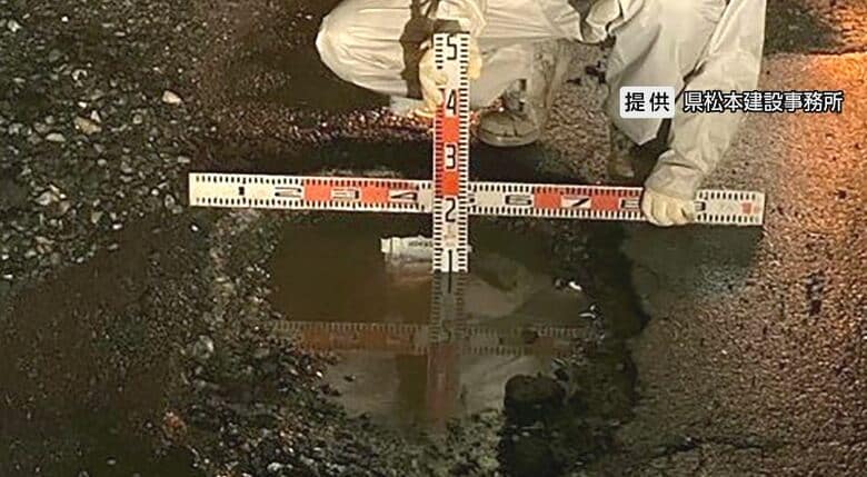 道路が陥没　松本市　提供：長野県松本建設事務所