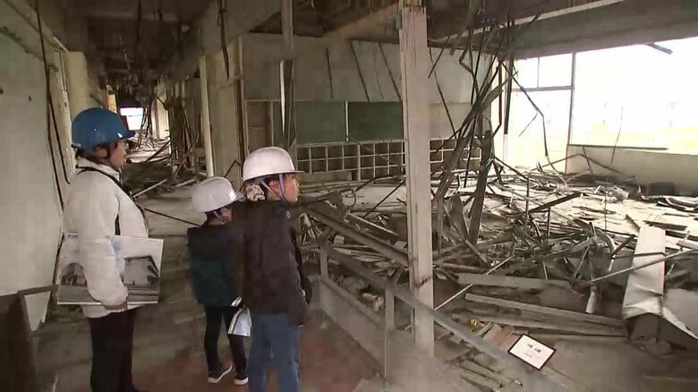 震災遺構・気仙中学校内部を案内