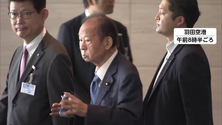 二階元幹事長（羽田空港・27日午前8時半ごろ）