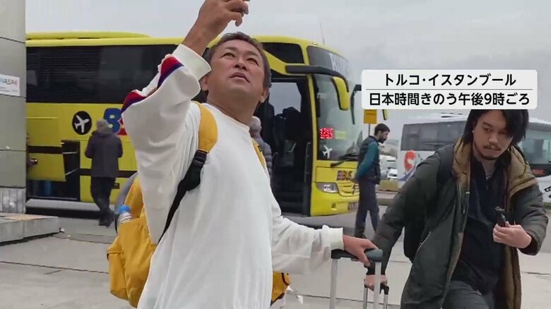 トルコに到着し、自撮りをしながら歩くガーシー氏（日本時間5日午後9時頃）