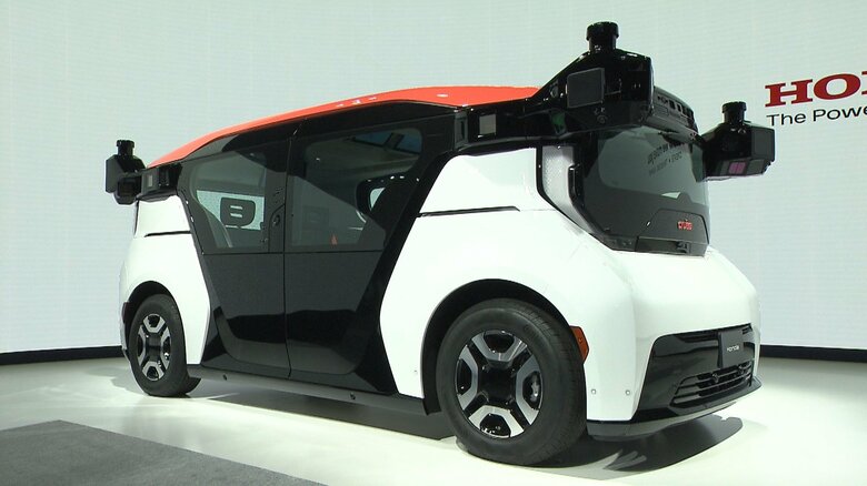 運転席がない、自動タクシー。車内は広々としている（ホンダ）