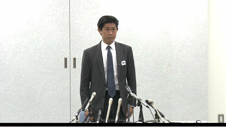 銃撃事件を受けて会見する奈良県警の鬼塚友章本部長（当時）2022年7月8日