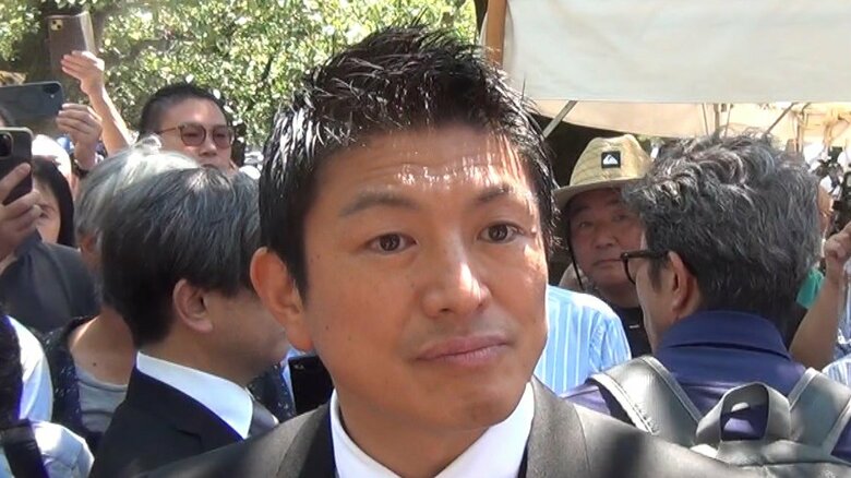 靖国神社に党として集団で参拝した参政・神谷宗幣代表（8月15日）