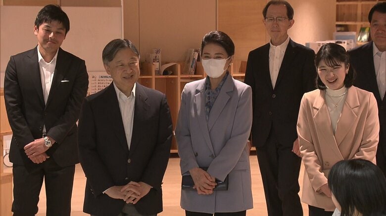 「学び舎ゆめの森」を訪問された天皇皇后両陛下と愛子さま