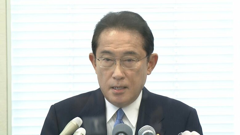 総裁選出馬会見を行う岸田氏　