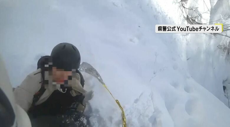 救助の様子（県警公式YouTubeチャンネルより）