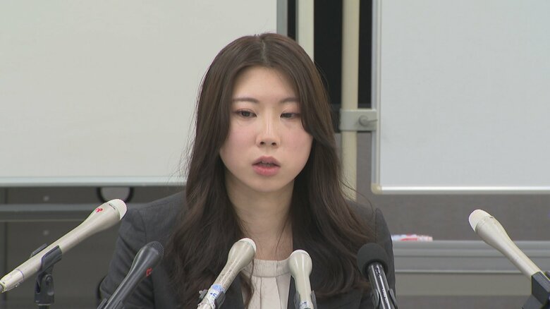 顔出し実名で被害を訴える娘の福山さん（2024年3月）