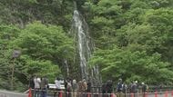 1年に1度だけ「幻の滝」　落差は約50メートル　長野県木島平村に出現　手打ちそばのふるまいも　