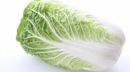 野菜ソムリエが教える甘い白菜の選び方と、鮮度を保つ“成長点破壊”の裏ワザ。「黒い点々」は食べても大丈夫！