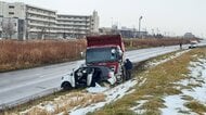 【凍結路面での悲劇】乗用車がダンプカーと衝突し大破…運転していた50代とみられる男性が死亡…現場はゆるやかな下り坂で凍結…気温低下で路面状況に注意！＜北海道札幌市東雁来町＞
