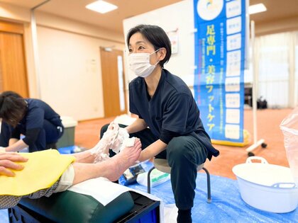 4月2日は「巻き爪の日」高齢者施設での調査では30%の方に巻き爪の影響あり 巻き爪のメカニズム・ご自宅ケア・「ドクターネイル爪革命式」ケアをご紹介