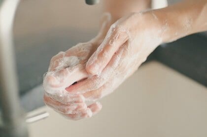 帰宅後の“手洗い場直行”はできている? “寄り道”しないと持ち込むウイルスが7割減！ポイントを聞いた