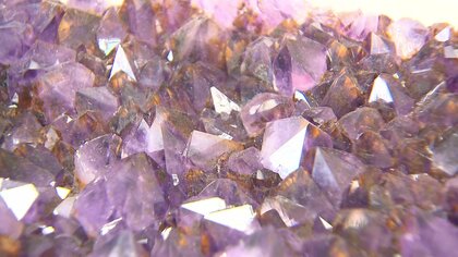 4万人が来場「鉱物展」に「石を集めた専門店」も登場　なぜ心引かれる？知られざる「鉱物」の魅力【島根・鳥取発】