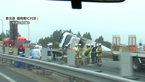 東北道で5台絡む事故　乗用車炎上し男性1人死亡　トラック4台が次々追突　当時、岩手県には濃霧注意報発令