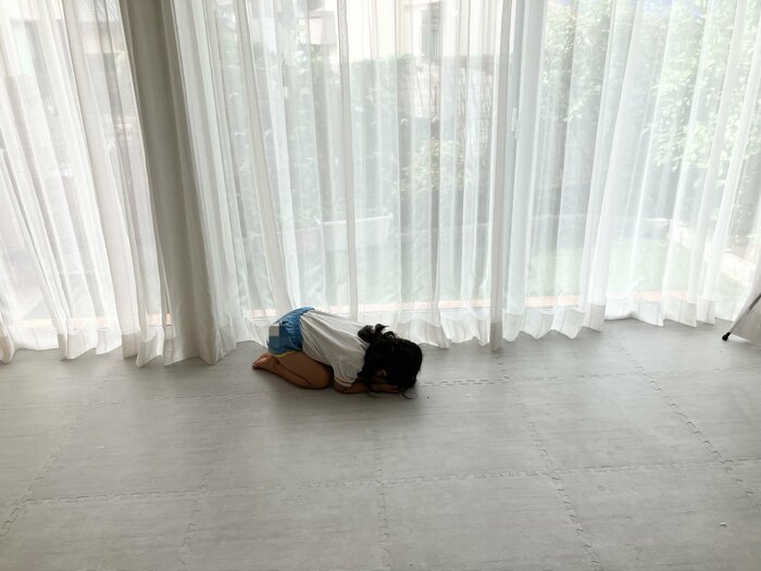 もちろん見えない…、よね?