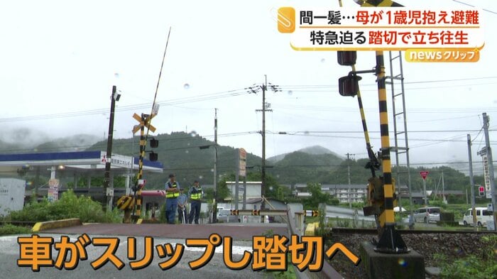 列車と乗用車の衝突事故が起きた踏切