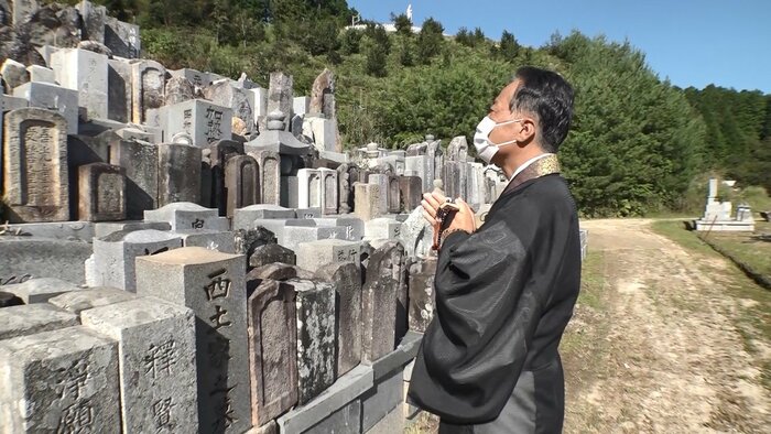持ち主が管理できなくなった墓石を預かり供養