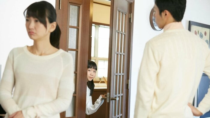両親の顔色を常にうかがう日々が続いた(画像はイメージ)
