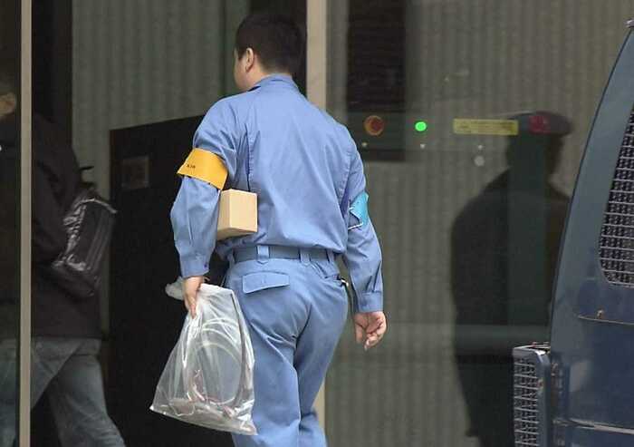 人影少ない土曜日の首相官邸に…(3月23日)