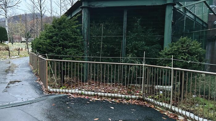 円山動物園内には電気柵や箱わなが設置された（提供：札幌市）