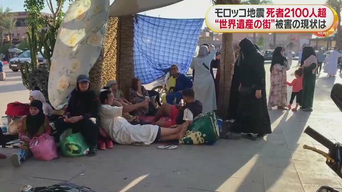 マラケシュでは、多くの市民が戸惑い野宿をして過ごしている