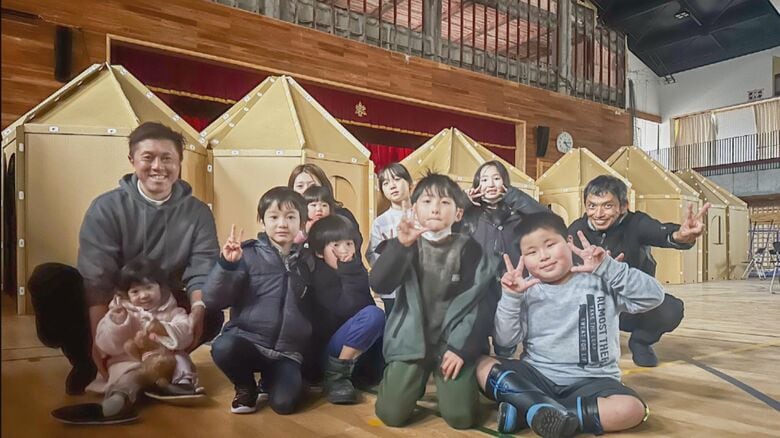 生活の“質”で工夫を…大学教授が開発したダンボール製『インスタントハウス』被災地で安心できる空間生む｜FNNプライムオンライン