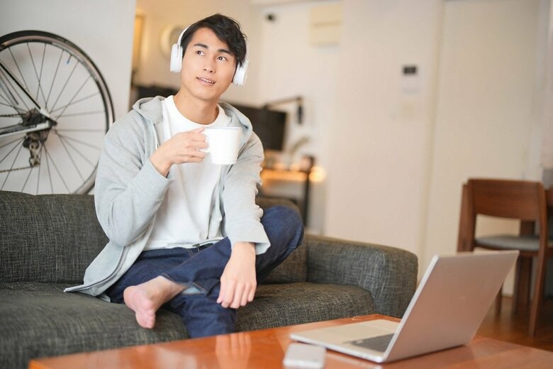結婚願望がない男性の72%は「一人で過ごすことが好き」”結婚願望がない理由”と”独身で不安なこと”の1位は?