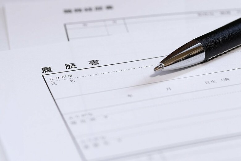 「転職」について30代以上200人に調査!転職理由は”給料と上司”へ不満!パワハラ・モラハラを受けていたという声も