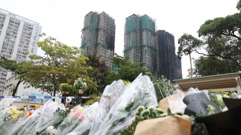 香港高層住宅火災の死者151人に　工事用の防護ネットが防火基準満たさず｜FNNプライムオンライン