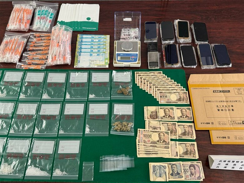 宅配便で覚醒剤、1800万円荒稼ぎ　手渡し販売含め客は約200人か　営利目的所持の疑いで男女を逮捕・送検　客らも検挙　兵庫県警｜FNNプライムオンライン