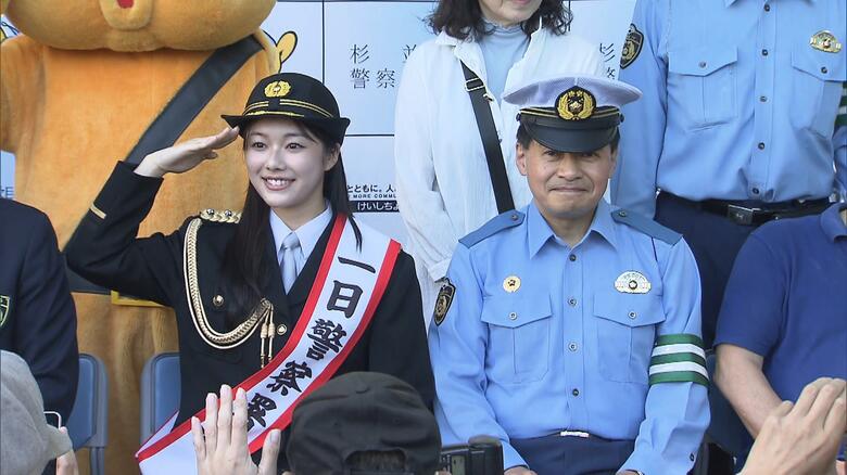 矢崎希菜さん杉並署で一日署長に就任、自転車の交通安全ルールを呼びかけ｜FNNプライムオンライン