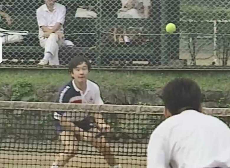 「運動神経が良くスマッシュをお打ちに」皇后雅子さまのテニススタイル｜FNNプライムオンライン