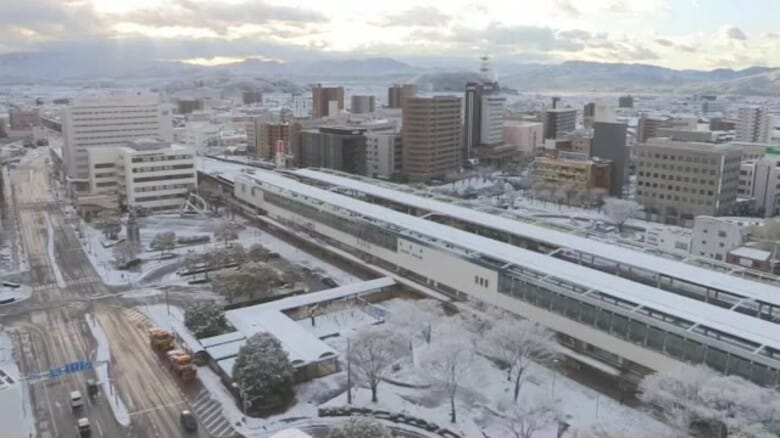 大雪でJRダイヤに乱れ　中国エリア降積雪による1月2日の列車運転計画　山陰線、因美線などで運休へ｜FNNプライムオンライン